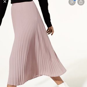 Aritzia Babaton Jude light pink pleated skirt